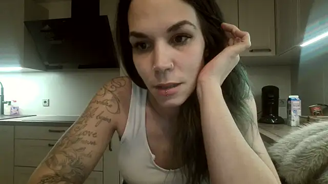 Snapshot of Lady_Knaller chatting on December 20, 9:22 pm Lady Knaller online show from December 20, 9:22 pm