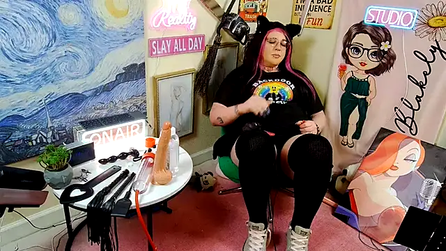 Blakelytgirl online show from April 18, 5:44 am