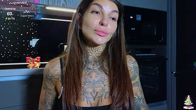 Snapshot of tattooedBabyy chatting on January 10, 2:23 pm tattooedBabyy online show from January 10, 2:23 pm
