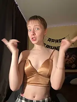 Crayzy Luv online show from February 28, 6:31 pm