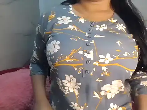 Snapshot of Trezza chatting on July 4, 7:53 pm Trezza online show from July 4, 7:53 pm