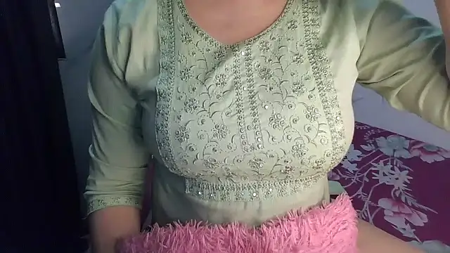 Snapshot of Trezza chatting on July 12, 7:49 pm Trezza online show from July 12, 7:49 pm