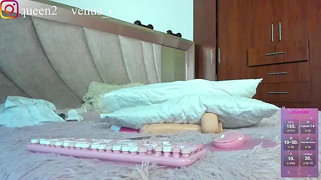 Venus queenn online show from December 14, 10:39 pm