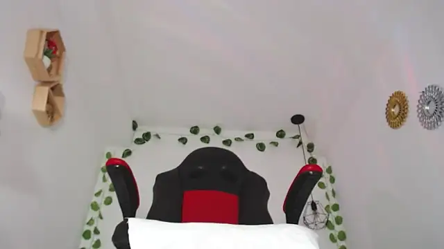 Snapshot of Ashly_Roberths chatting on March 18, 9:10 pm Ashly Roberths online show from March 18, 9:10 pm