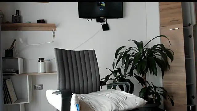 Snapshot of manucute_23_ chatting on May 6, 7:30 pm manucute 23 online show from May 6, 7:30 pm