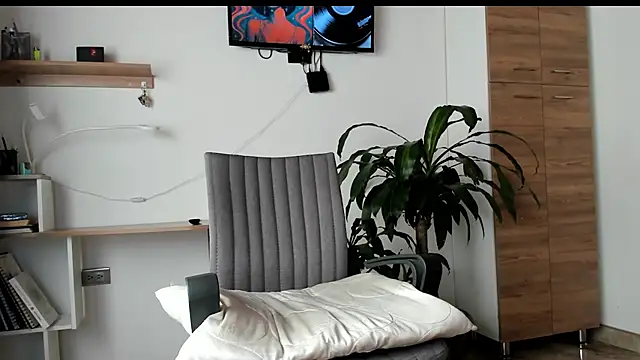 Snapshot of manucute_23_ chatting on May 28, 9:34 pm manucute 23 online show from May 28, 9:34 pm