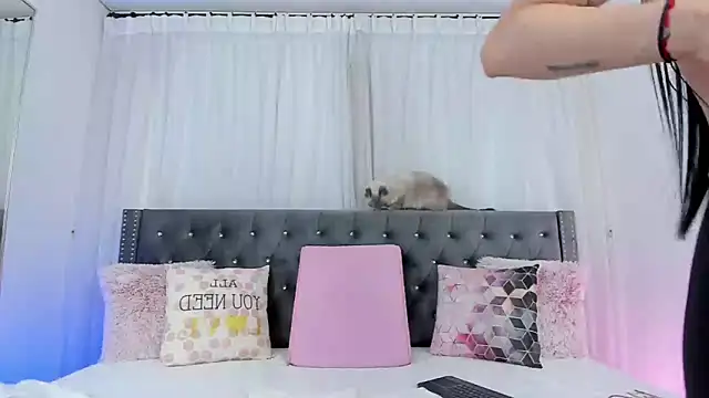 Snapshot of IsabellaJames chatting on March 12, 12:53 am IsabellaJames online show from March 12, 12:53 am