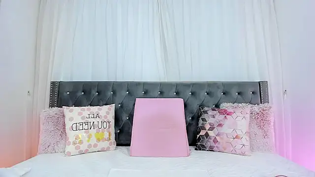 Snapshot of IsabellaJames chatting on October 30, 12:06 pm IsabellaJames online show from October 30, 12:06 pm