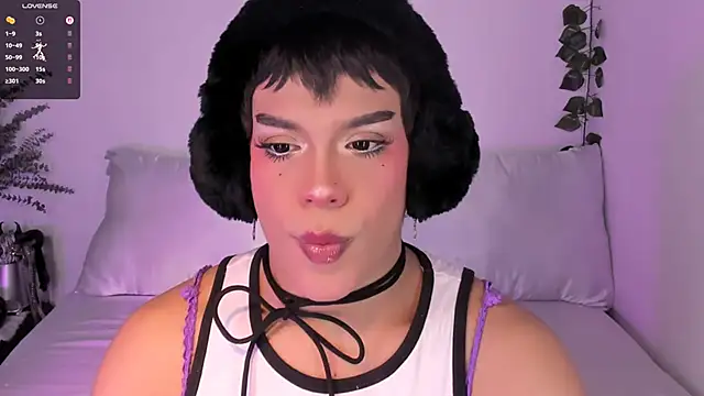 Snapshot of Danigio chatting on November 25, 2:44 am Danigio online show from November 25, 2:44 am