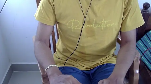 Snapshot of The_SHY_uncut chatting on January 17, 9:36 am The SHY uncut online show from January 17, 9:36 am