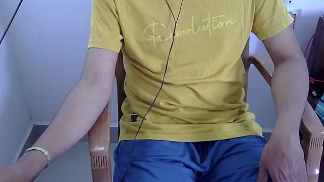 Snapshot of The_SHY_uncut chatting on February 22, 4:35 am The SHY uncut online show from February 22, 4:35 am