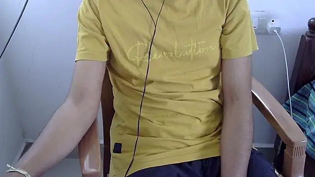 Snapshot of The_SHY_uncut chatting on March 1, 5:42 am The SHY uncut online show from March 1, 5:42 am