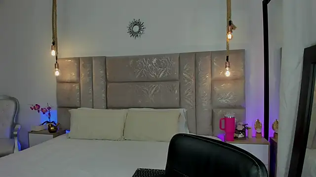 Oriana Guzman online show from July 26, 10:38 pm