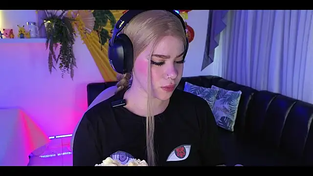 Snapshot of albaismynameX chatting on November 18, 12:09 pm albaismynameX online show from November 18, 12:09 pm