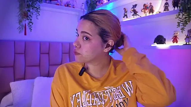 albaismynameX online show from December 19, 12:12 pm