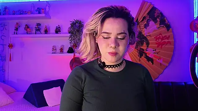 albaismynameX online show from May 25, 12:11 pm