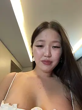 Snapshot of Aiko_Yumi chatting on December 31, 11:42 am Aiko Yumi online show from December 31, 11:42 am