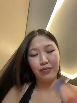 Snapshot of Aiko_Yumi chatting on January 2, 9:50 pm Aiko Yumi online show from January 2, 9:50 pm