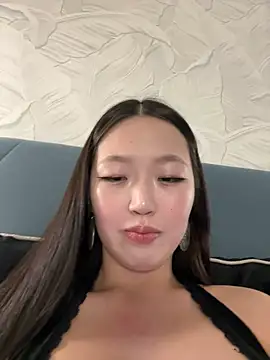 Snapshot of Aiko_Yumi chatting on February 5, 7:42 pm Aiko Yumi online show from February 5, 7:42 pm