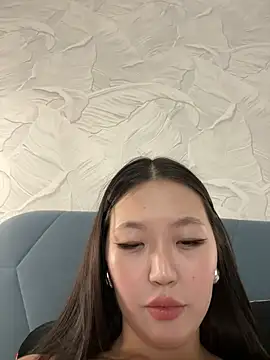 Snapshot of Aiko_Yumi chatting on February 24, 4:58 pm Aiko Yumi online show from February 24, 4:58 pm