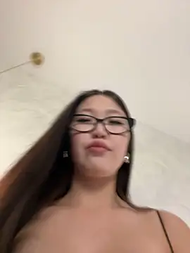 Snapshot of Aiko_Yumi chatting on February 25, 4:21 pm Aiko Yumi online show from February 25, 4:21 pm