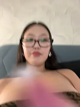 Snapshot of Aiko_Yumi chatting on March 3, 8:00 pm Aiko Yumi online show from March 3, 8:00 pm