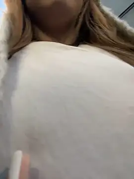 Snapshot of Aiko_Yumi chatting on December 16, 12:54 pm Aiko Yumi online show from December 16, 12:54 pm