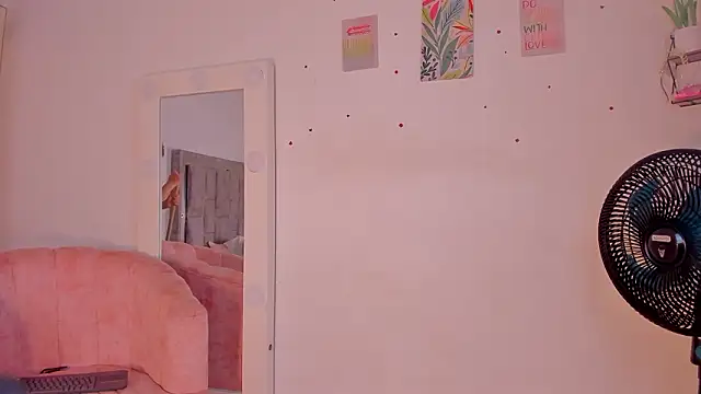 MirandaRoxx online show from March 4, 1:06 pm