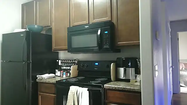 NatalieKneals online show from February 12, 6:51 am