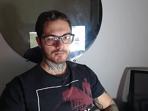 Snapshot of clark_r chatting on April 2, 12:08 am clark r online show from April 2, 12:08 am