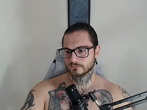 Snapshot of clark_r chatting on May 26, 11:12 pm clark r online show from May 26, 11:12 pm