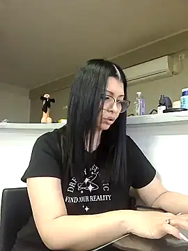 Snapshot of Milf_Abigail chatting on January 25, 5:51 am Milf Abigail online show from January 25, 5:51 am