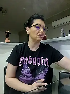 Snapshot of Milf_Abigail chatting on January 31, 10:10 pm Milf Abigail online show from January 31, 10:10 pm