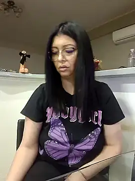 Snapshot of Milf_Abigail chatting on February 1, 4:14 am Milf Abigail online show from February 1, 4:14 am