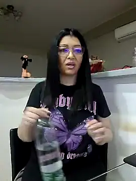 Snapshot of Milf_Abigail chatting on February 2, 12:19 am Milf Abigail online show from February 2, 12:19 am
