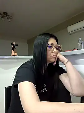 Snapshot of Milf_Abigail chatting on February 3, 1:52 am Milf Abigail online show from February 3, 1:52 am