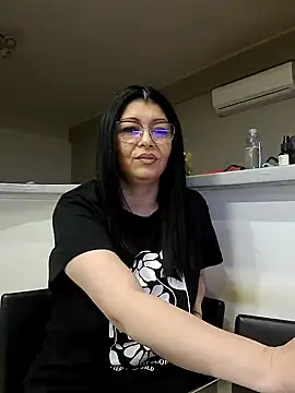 Snapshot of Milf_Abigail chatting on February 4, 4:37 am Milf Abigail online show from February 4, 4:37 am