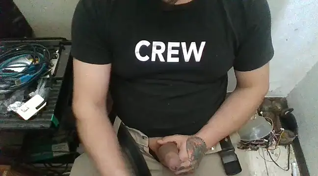 Snapshot of AlanDickson chatting on December 8, 1:13 am AlanDickson online show from December 8, 1:13 am