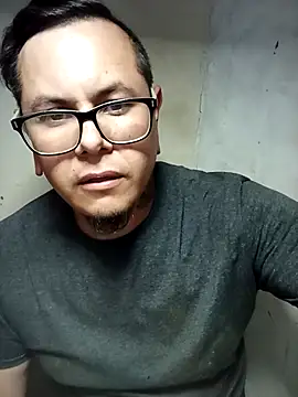 Snapshot of AlanDickson chatting on February 19, 3:06 am AlanDickson online show from February 19, 3:06 am