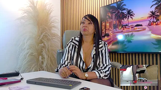 Snapshot of lulu_072 chatting on July 16, 12:05 am lulu 072 online show from July 16, 12:05 am