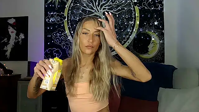 Snapshot of SexxyLiviaa chatting on February 18, 4:04 am SexxyLiviaa online show from February 18, 4:04 am