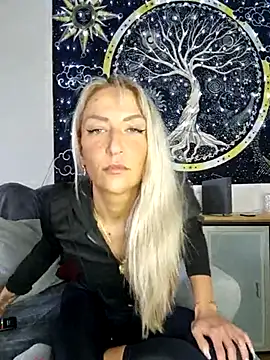 Snapshot of SexxyLiviaa chatting on March 12, 8:08 am SexxyLiviaa online show from March 12, 8:08 am