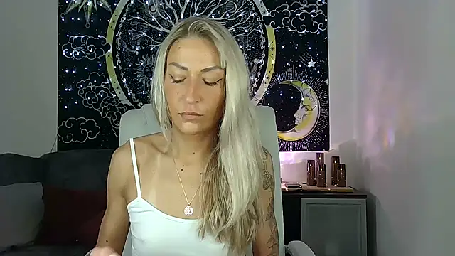 Snapshot of SexxyLiviaa chatting on March 22, 5:28 am SexxyLiviaa online show from March 22, 5:28 am