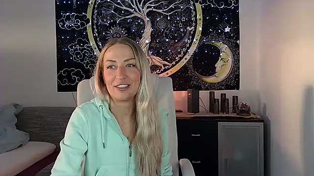 Snapshot of SexxyLiviaa chatting on September 29, 4:01 pm SexxyLiviaa online show from September 29, 4:01 pm