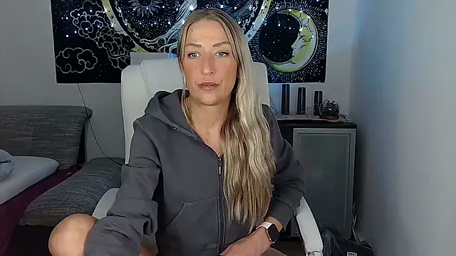 Snapshot of SexxyLiviaa chatting on September 30, 6:35 pm SexxyLiviaa online show from September 30, 6:35 pm