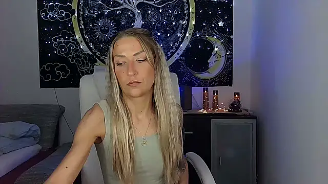 Snapshot of SexxyLiviaa chatting on October 7, 7:33 pm SexxyLiviaa online show from October 7, 7:33 pm