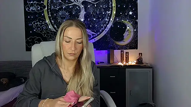 Snapshot of SexxyLiviaa chatting on October 16, 6:31 pm SexxyLiviaa online show from October 16, 6:31 pm