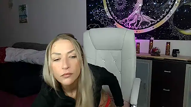 Snapshot of SexxyLiviaa chatting on October 30, 11:05 pm SexxyLiviaa online show from October 30, 11:05 pm