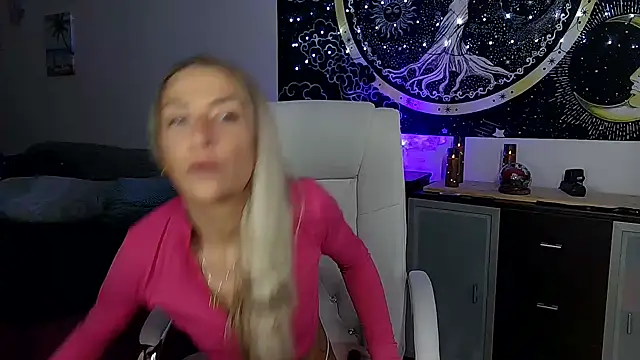 Snapshot of SexxyLiviaa chatting on November 9, 4:38 pm SexxyLiviaa online show from November 9, 4:38 pm