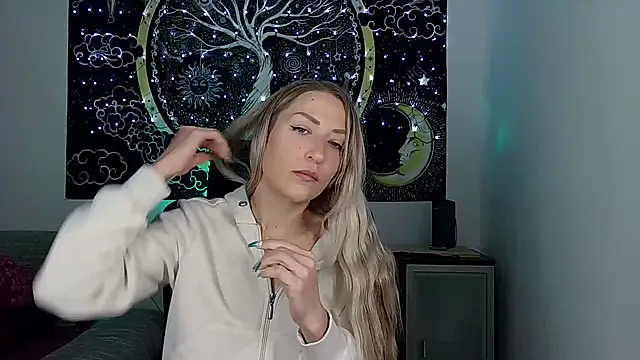 Snapshot of SexxyLiviaa chatting on December 3, 1:24 am SexxyLiviaa online show from December 3, 1:24 am